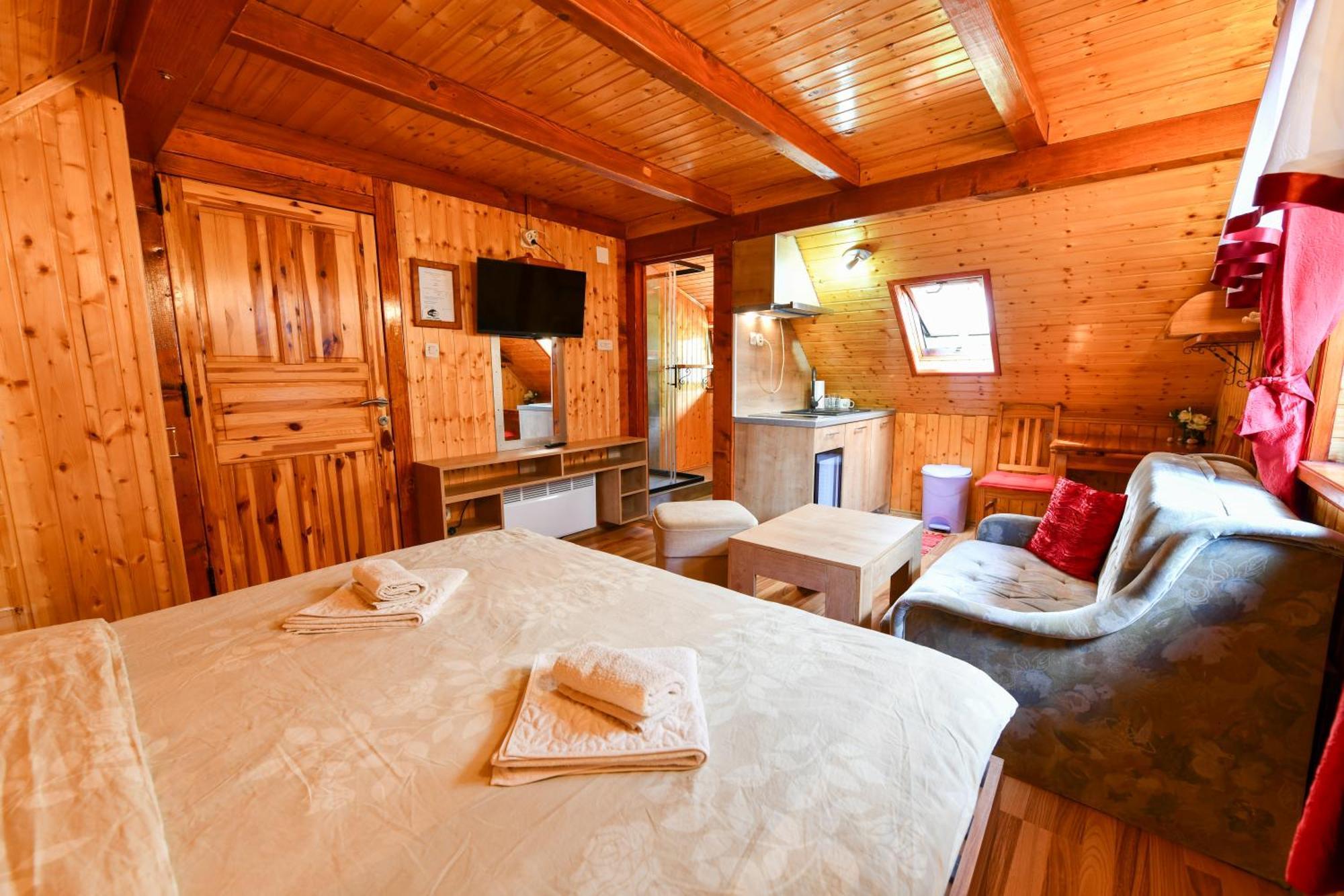 Guest House Martin Korana Exterior photo