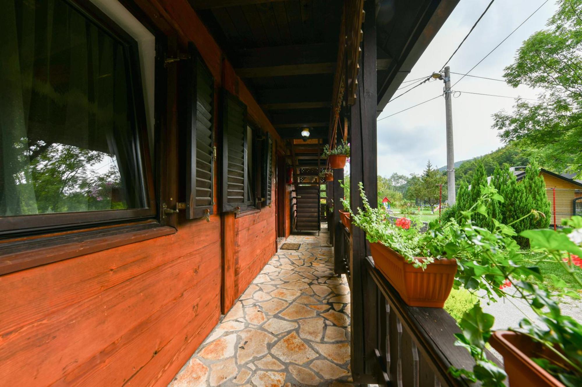 Guest House Martin Korana Exterior photo
