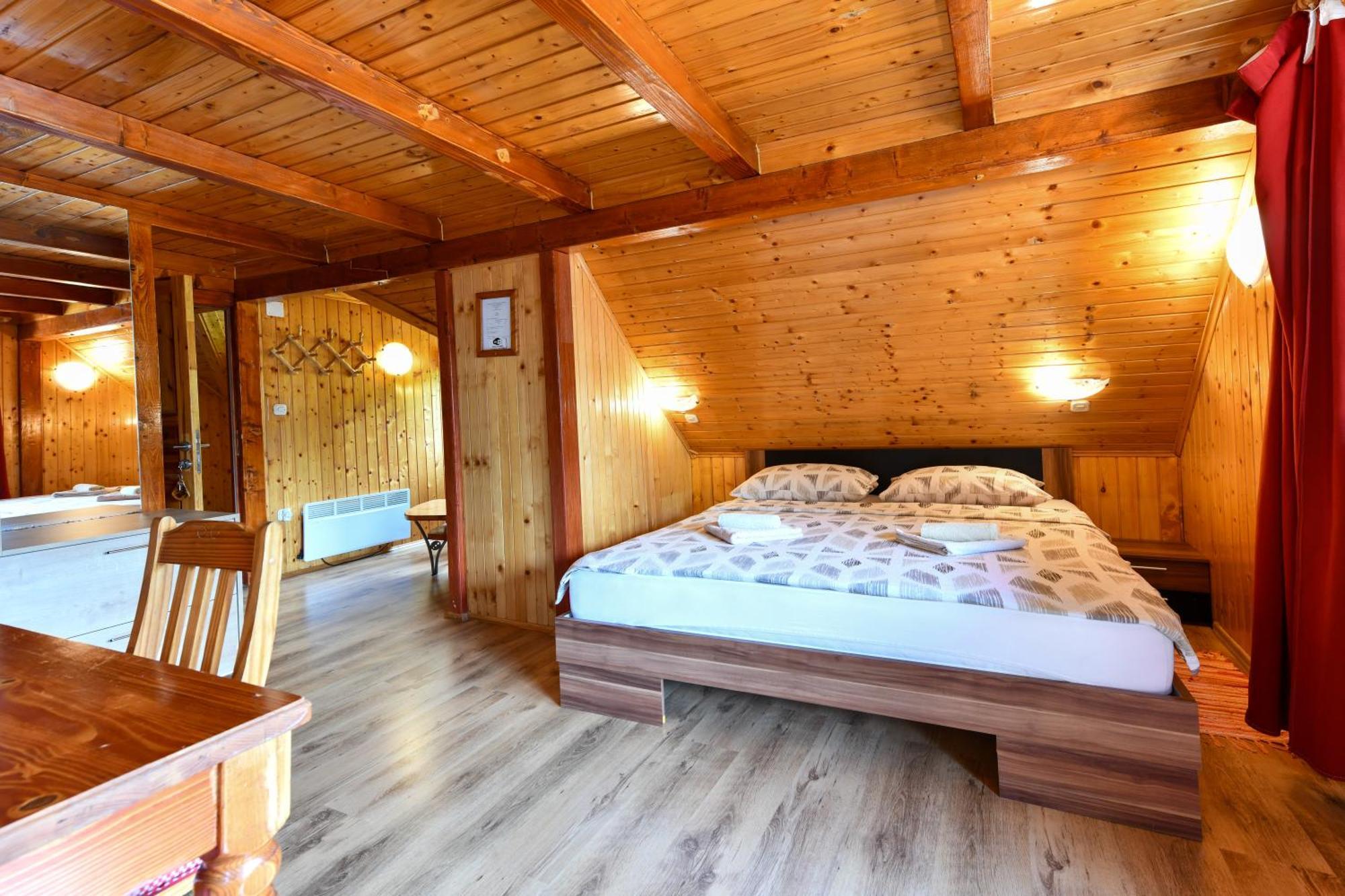 Guest House Martin Korana Exterior photo
