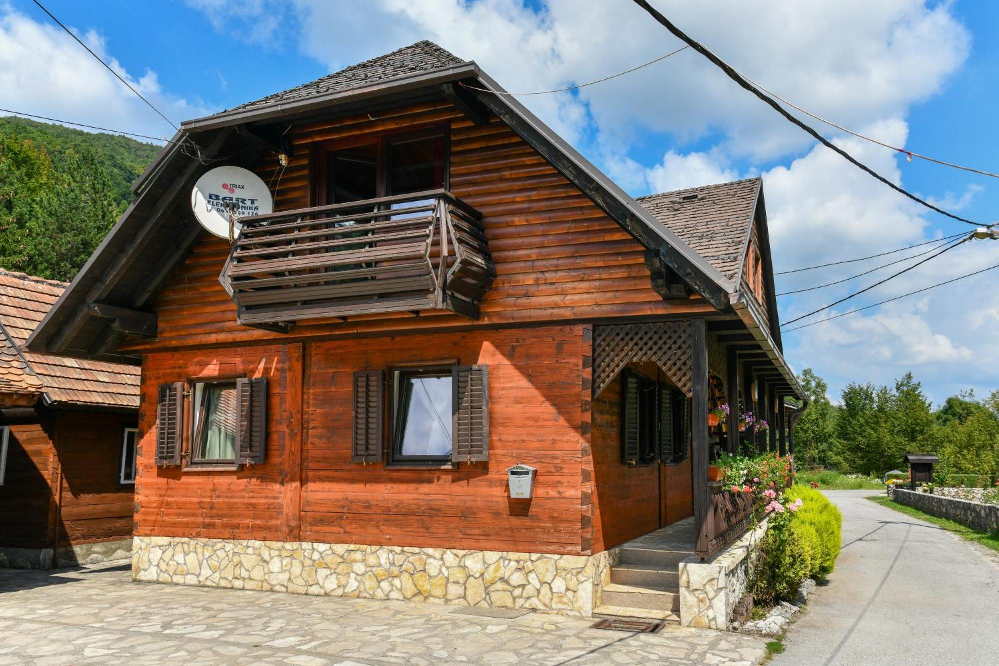 Guest House Martin Korana Exterior photo