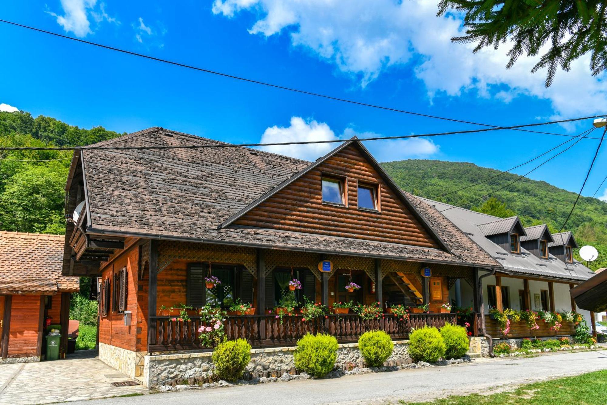 Guest House Martin Korana Exterior photo